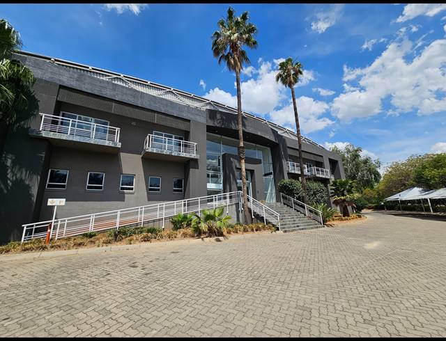 4,286M² WAREHOUSE TO LET IN LONGMEADOW